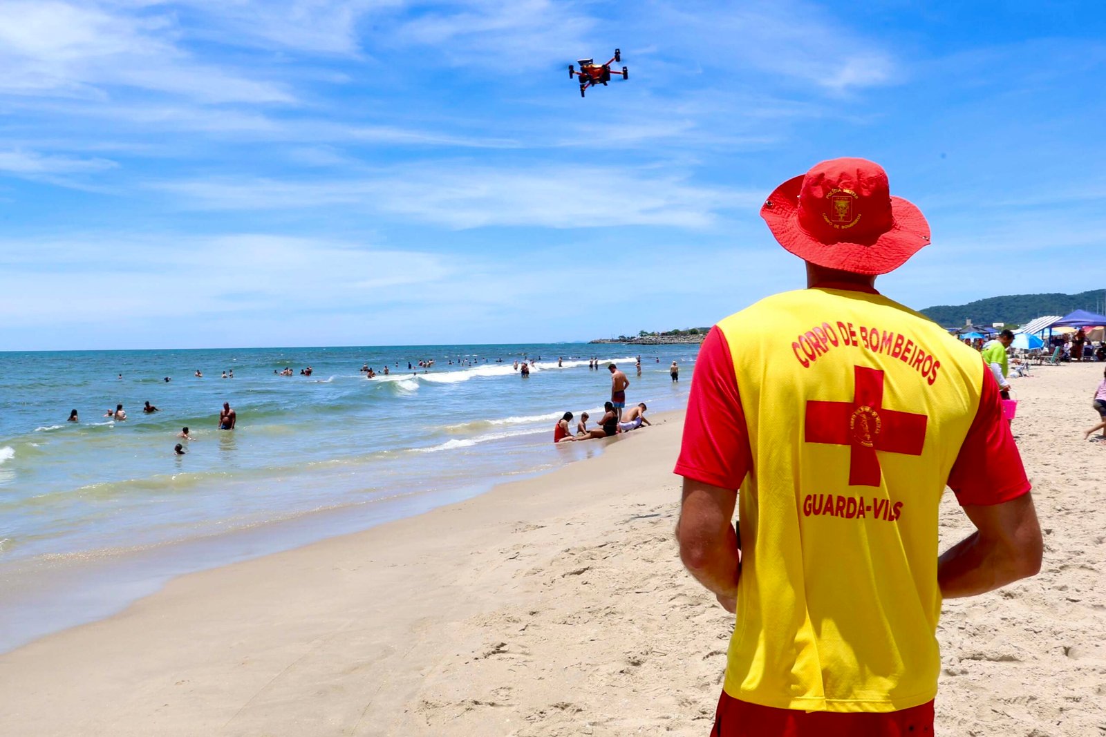 Turistas jovens são as maiores vítimas de afogamento no Litoral; drones viram aliados na prevenção