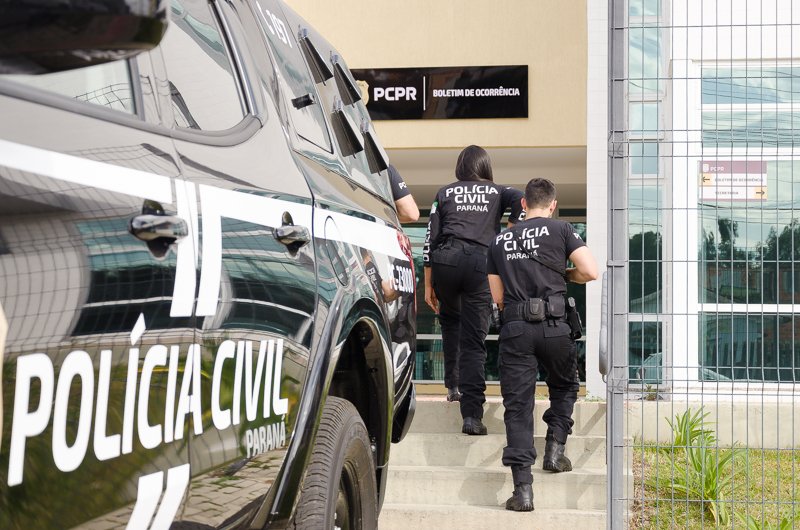 Caçada em Curitiba: Mulher é presa por participação em duplo homicídio e polícia busca três foragidos