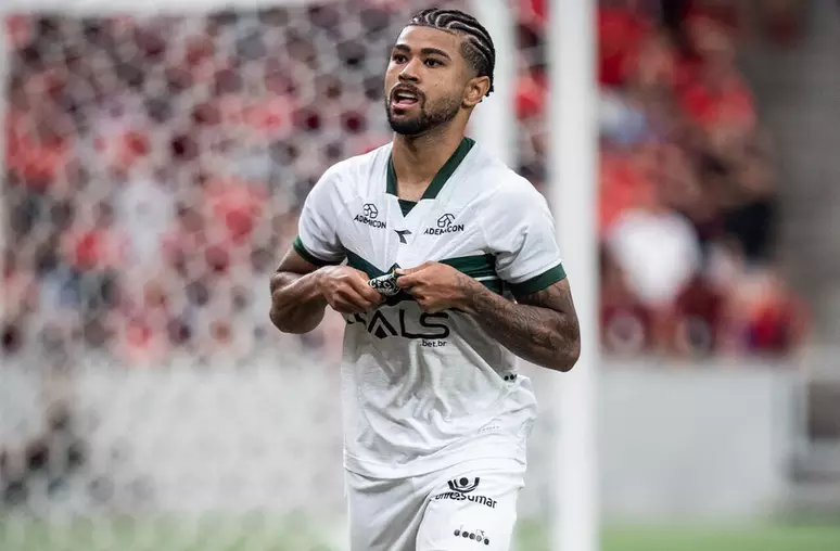 Ronier decide, Coritiba vence Athletico na Arena da Baixada e quebra tabu de seis anos; Confira os demais resultados da rodada