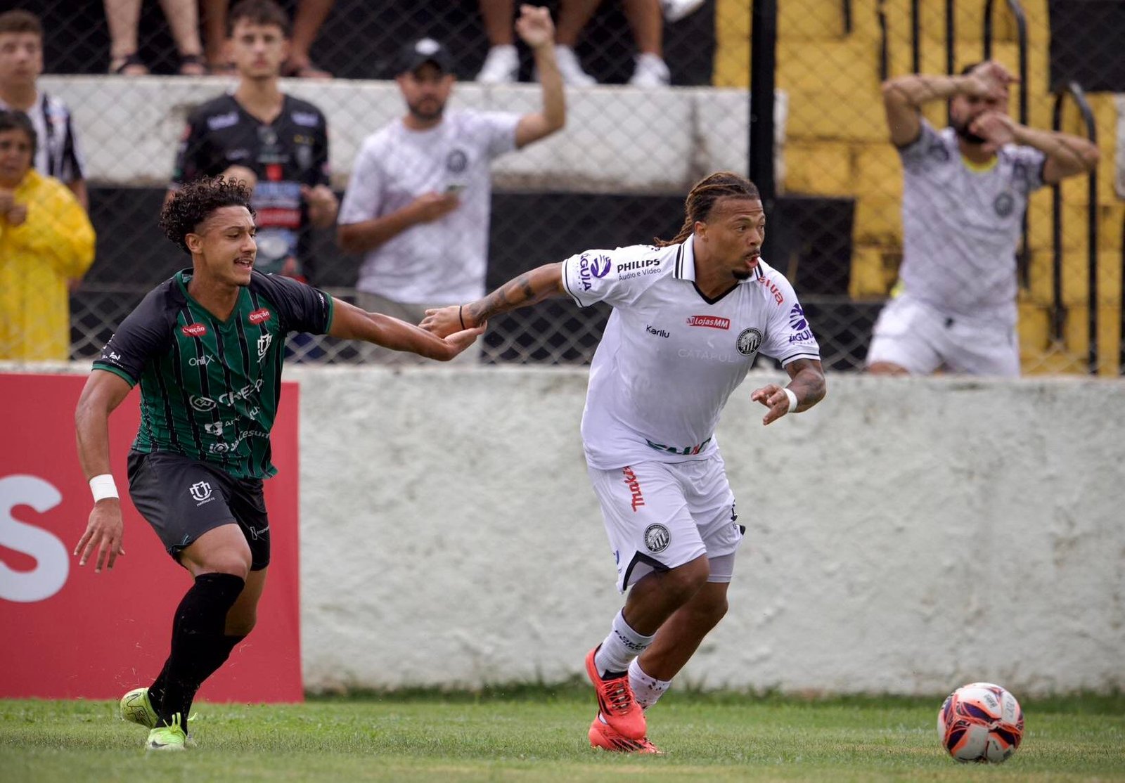 Sábado de empates: Coritiba não vence Londrina mesmo com dois a mais e Operário fica no 1 a 1 com o Maringá
