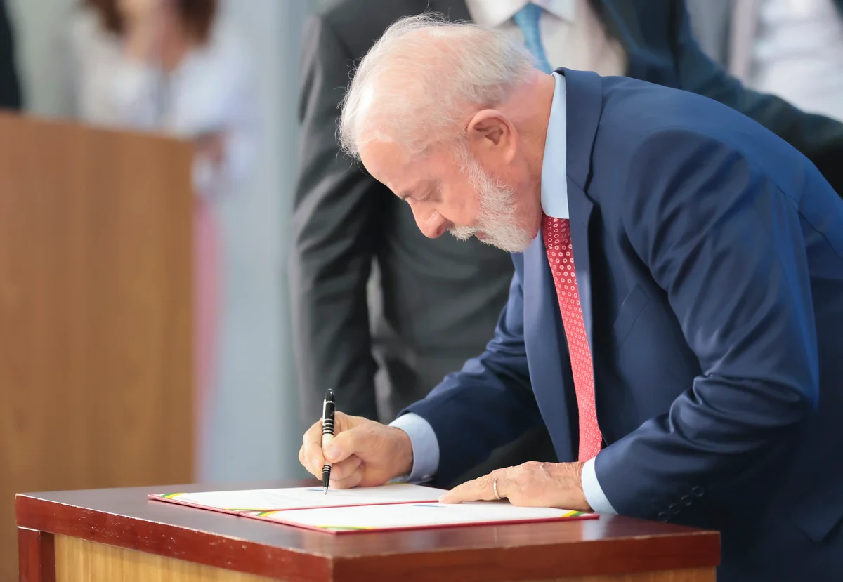 Cerco aos sonegadores: Lula sanciona lei que pune devedor contumaz e cria 'cadastro positivo' para bons pagadores