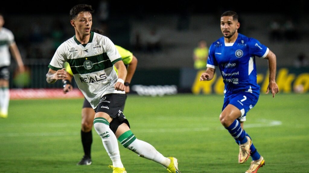Noite de surpresas: Coritiba tropeça em casa, Londrina domina clássico e Cianorte e Maringá empatam em jogaço de 6 gols