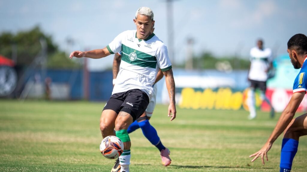 Inacreditável no Albino Turbay: Goleiro Pedro Rangel marca de tiro de meta e dá vitória ao Coritiba sobre o Cianorte