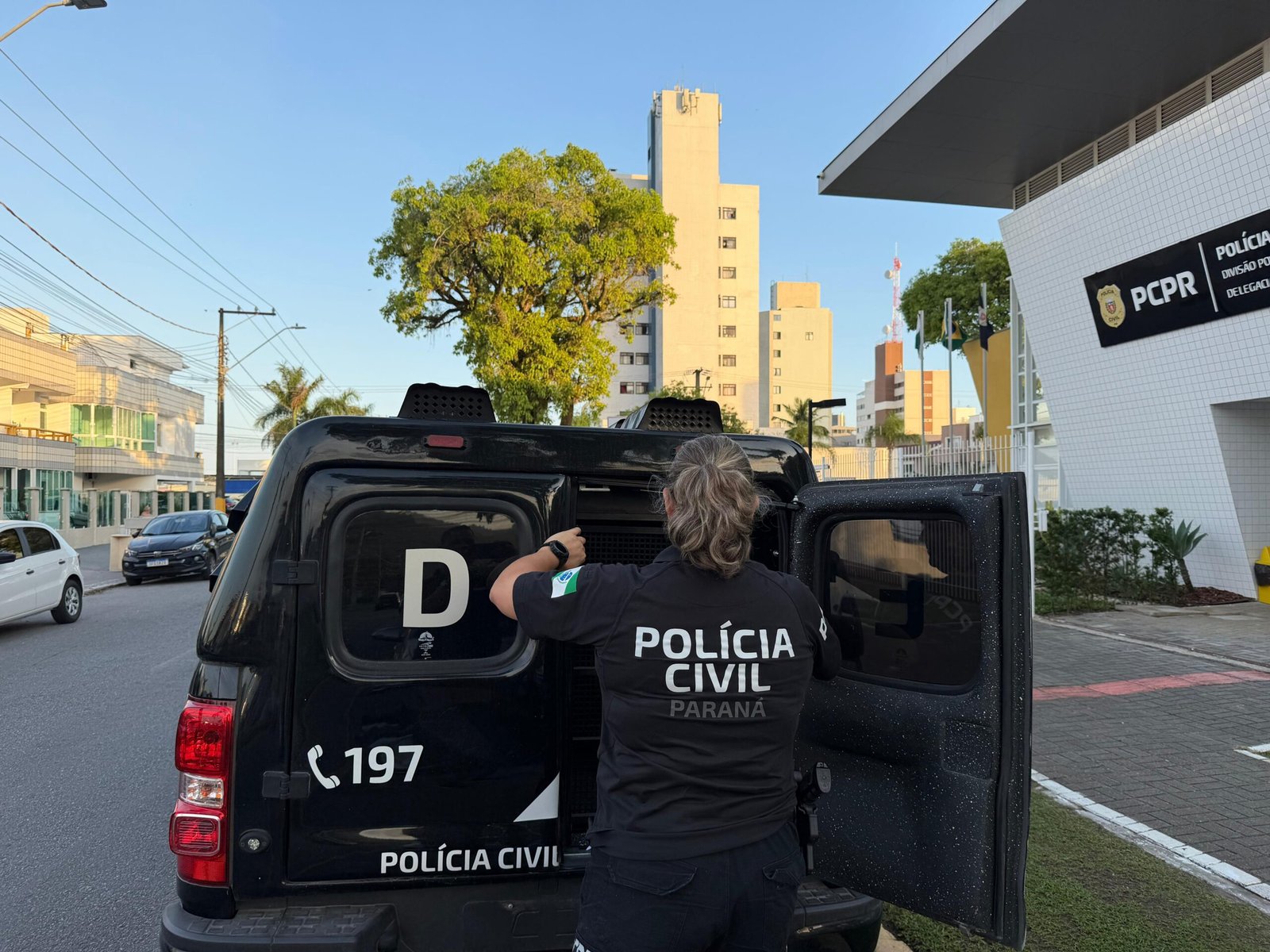 Golpe do falso aluguel: Polícia indicia mulher que lucrou R$ 100 mil enganando turistas em Matinhos