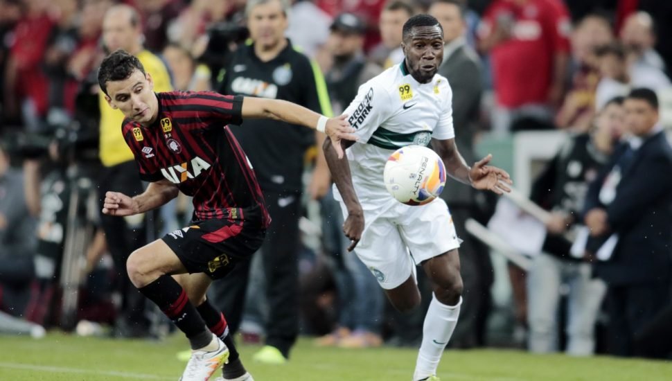 Athletico e Coritiba iniciam 2026 com estratégias opostas para conquistar o Estadual