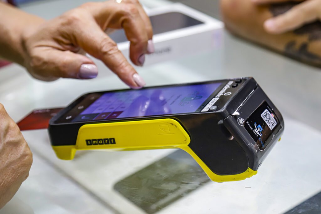 Litoral paranaense vive boom econômico e uso do Pix dispara 47% em janeiro