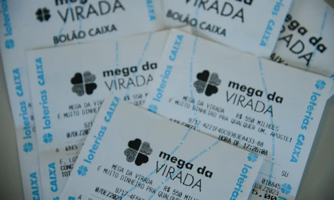 Mega da Virada 2025: 6 apostas dividem prêmio bilionário; confira os números sorteados