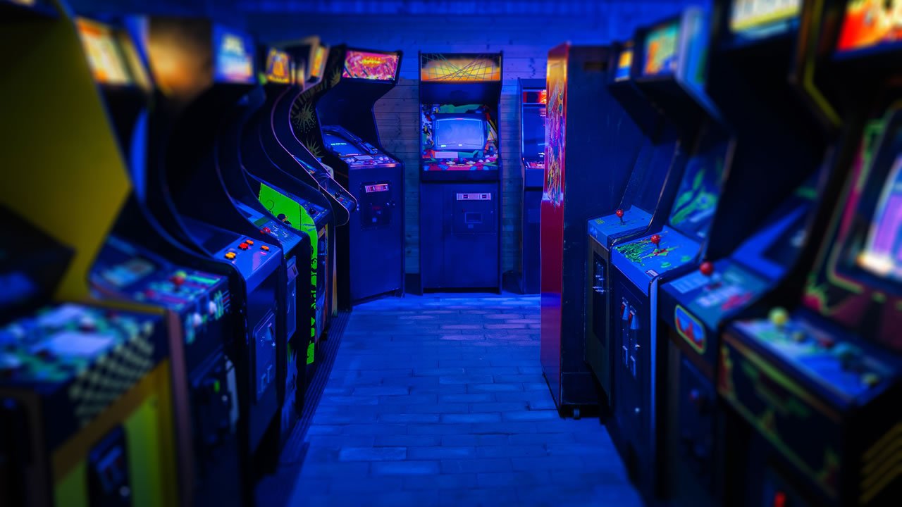 Nostalgia e diversão: CAIXA Cultural Curitiba abre "Estação de Fliperama" gratuita nas férias