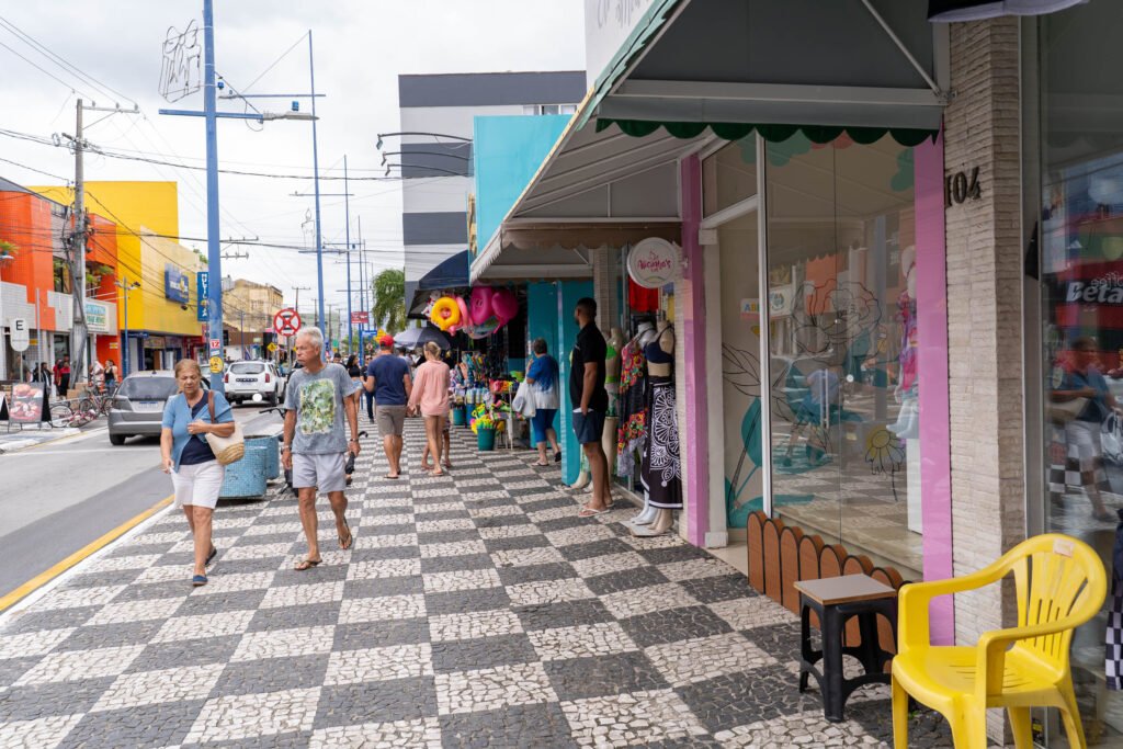 Matinhos registra 100% de ocupação hoteleira e comércio em alta antes do réveillon