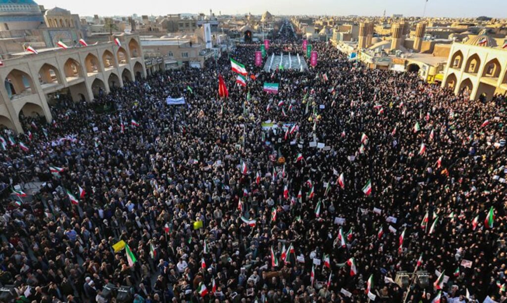 Protestos no Irã: governo denuncia "ação externa" enquanto manifestações e repressão se intensificam