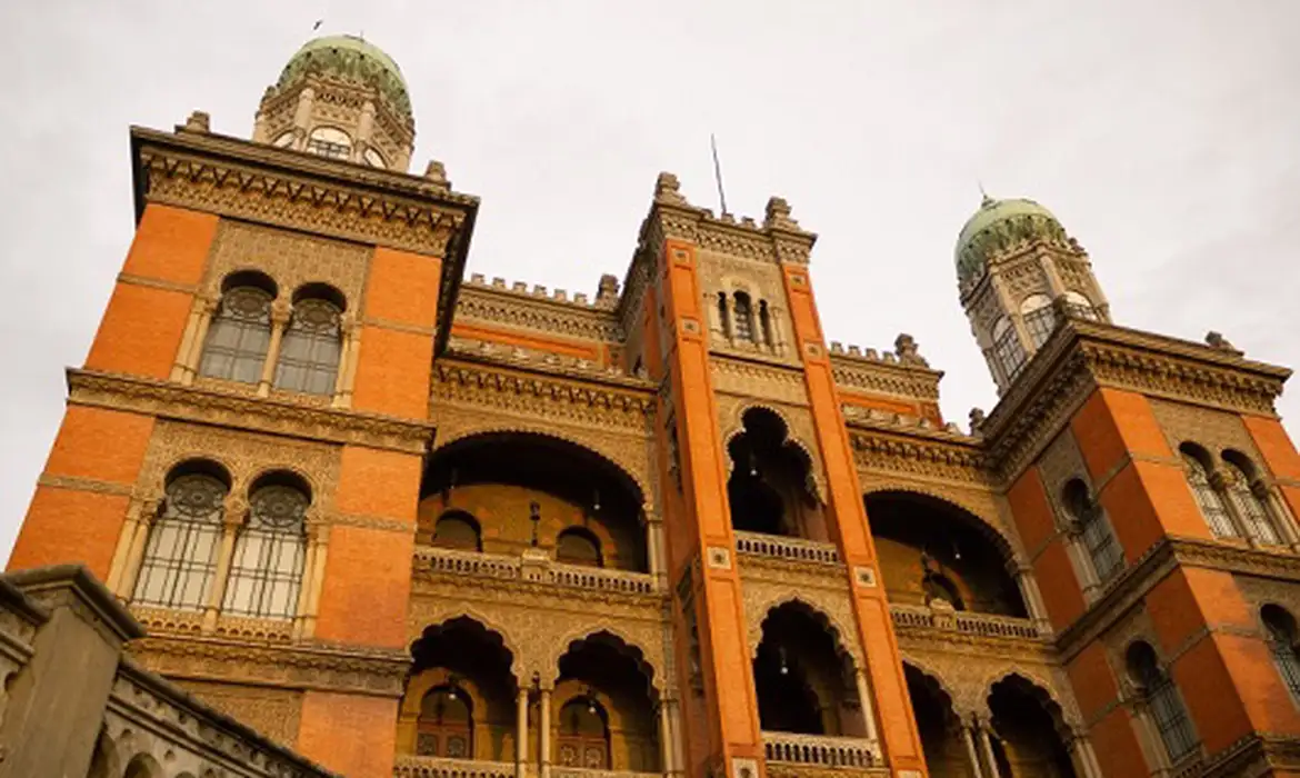 Fiocruz Lidera Estudo Pioneiro com Injeção Semestral Contra HIV em Sete Cidades Brasileiras para Incorporação no SUS