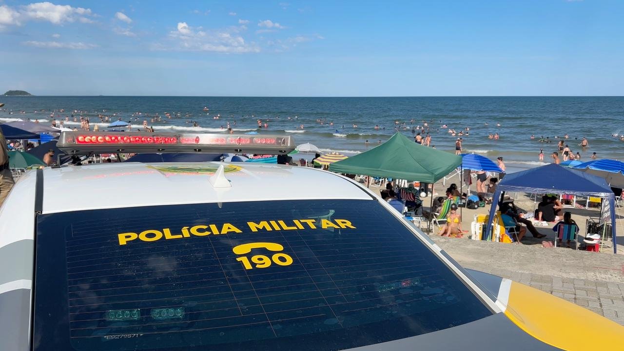 Cerco ao tráfico em Guaratuba: PM prende cinco suspeitos e apreende drogas em domingo movimentado