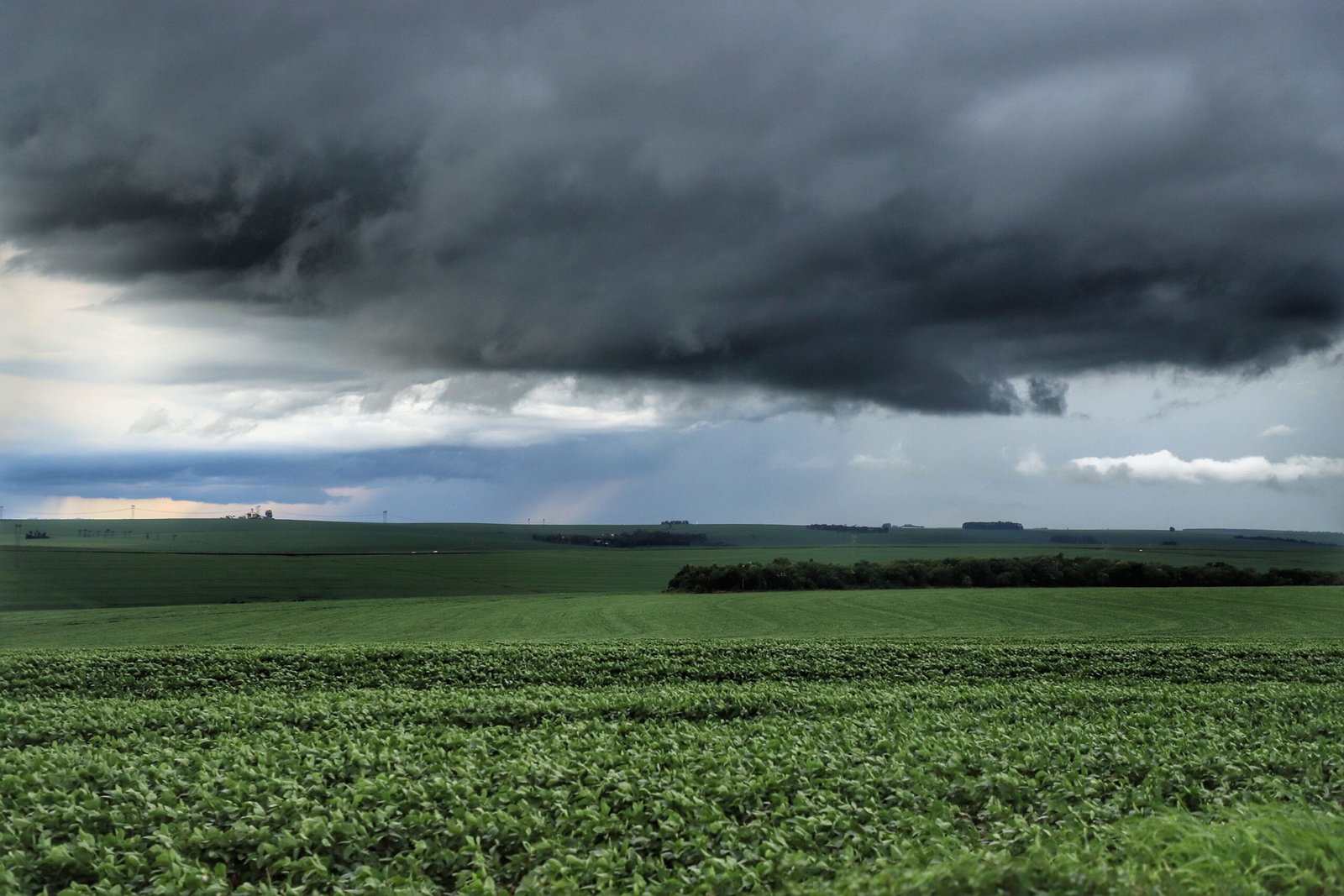 Chuva persiste no Paraná e Simepar alerta para risco de tempestades no Litoral