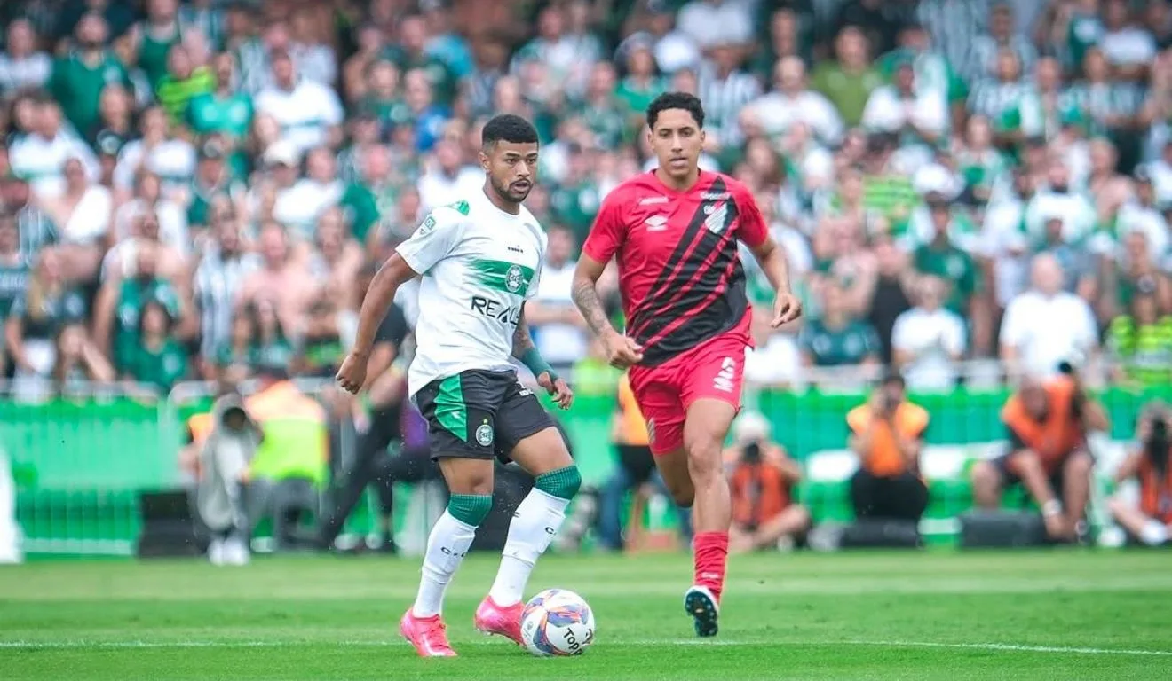 Athletico e Coritiba iniciam 2026 com estratégias opostas para conquistar o Estadual