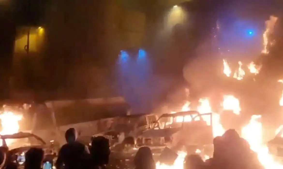 Protestos no Irã: governo denuncia “ação externa” enquanto manifestações e repressão se intensificam