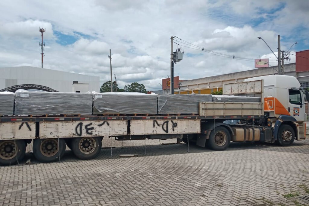 Tornado no Guatupê: fenômeno destelha 350 casas e Estado envia ajuda humanitária