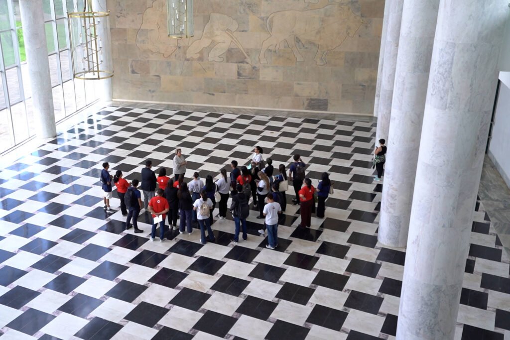 Você sabia que o Palácio Iguaçu é aberto ao público? Agende um tour pela história e arquitetura do Paraná