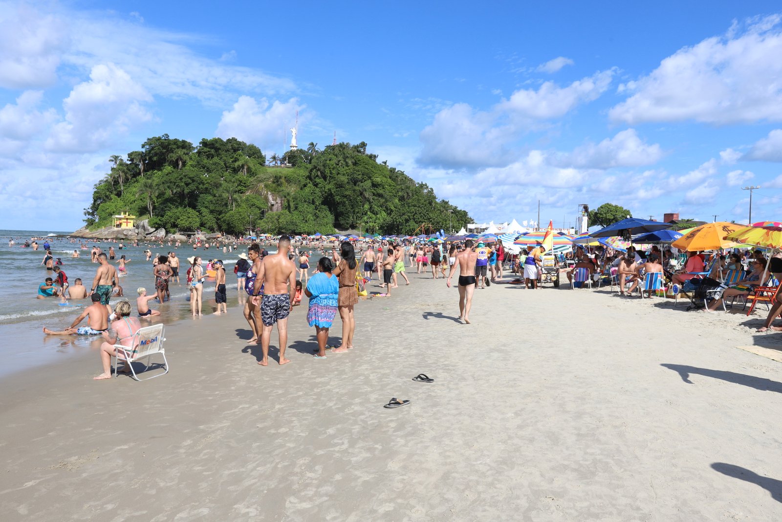 Sol, calor de 30°C e alerta de tempestade: confira a previsão para o fim de semana no Litoral