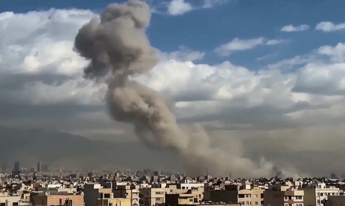 Oriente Médio em chamas: EUA e Israel lançam ataque massivo contra o Irã e enterram acordo nuclear; Teerã retalia com mísseis