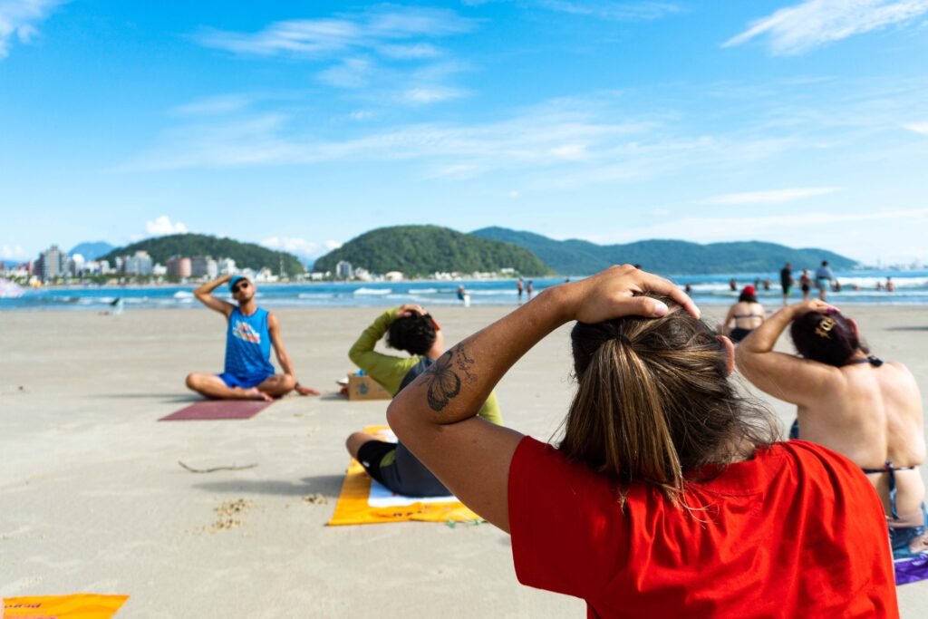 Sol, calor de 30°C e alerta de tempestade: confira a previsão para o fim de semana no Litoral