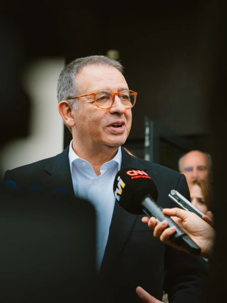 O sucessor de Marcelo Rebelo: Socialista bate André Ventura e vence 2º turno em Portugal