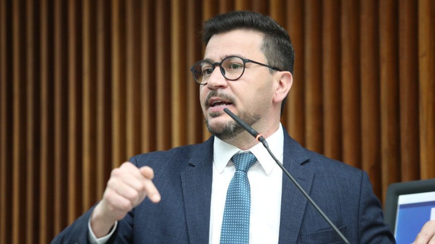 R$ 110 por habitante: oposição critica 'preço de banana' para venda de dados de 11 milhões de paranaenses