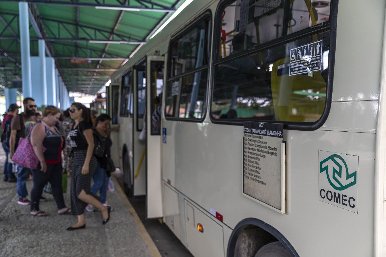 Após rejeição em 2014, Curitiba retoma debate sobre ônibus exclusivos para o público feminino