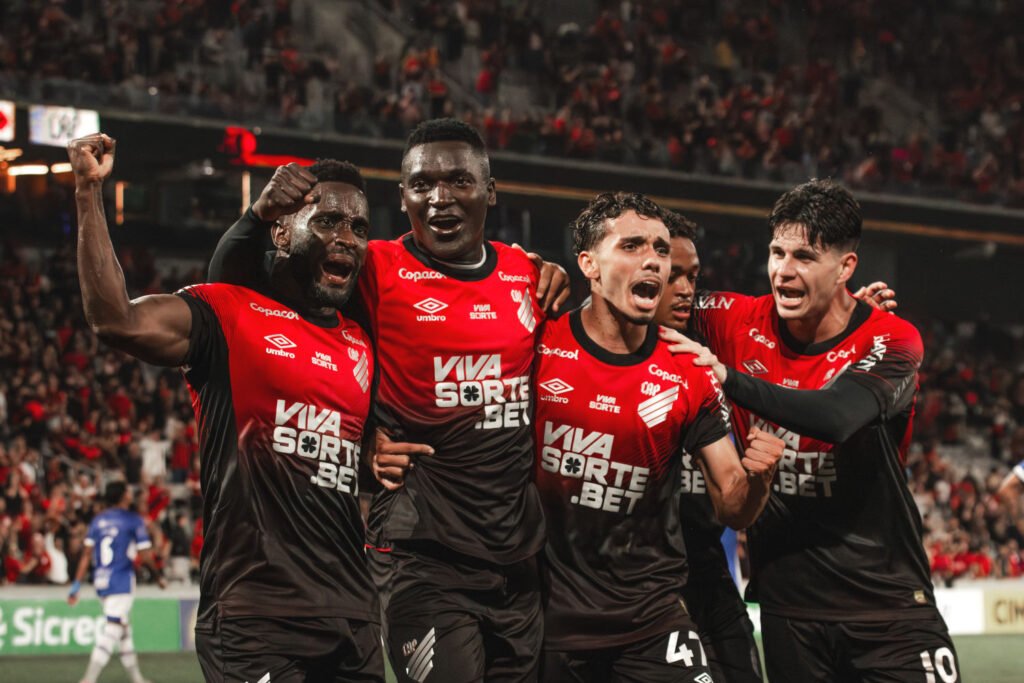 Passeio na Arena: Athletico aplica 5 a 0 no Foz e coloca um pé na semifinal do Paranaense