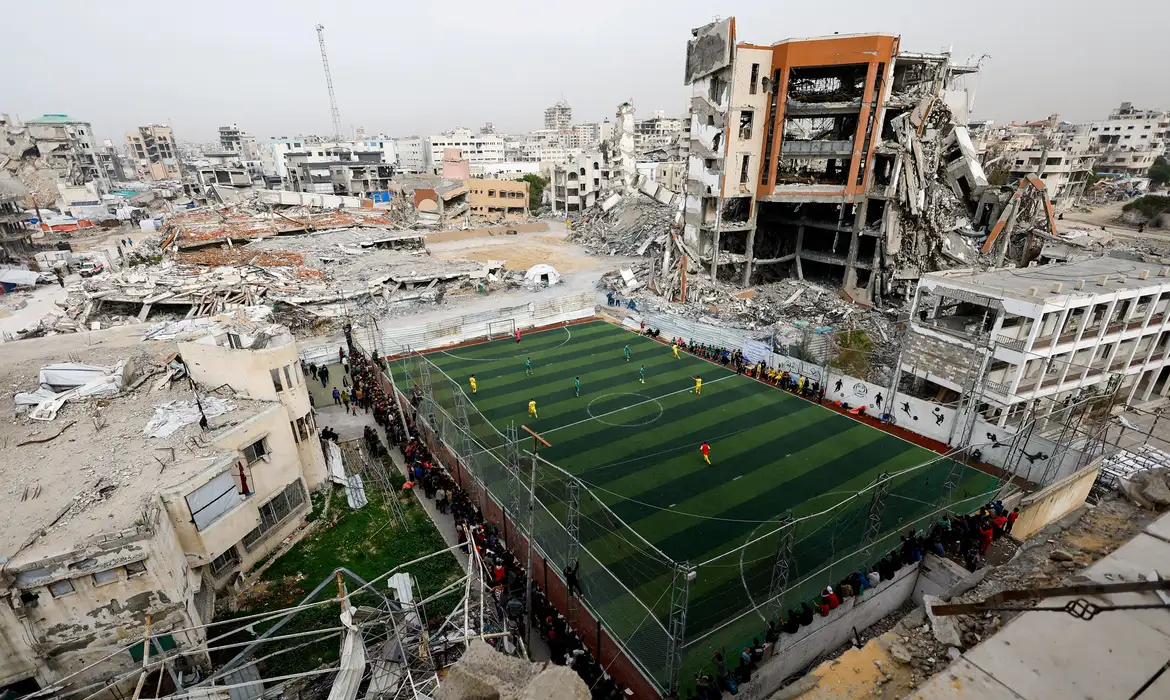 Futebol renasce entre as ruínas de Gaza: primeiro torneio em dois anos traz alento após a guerra