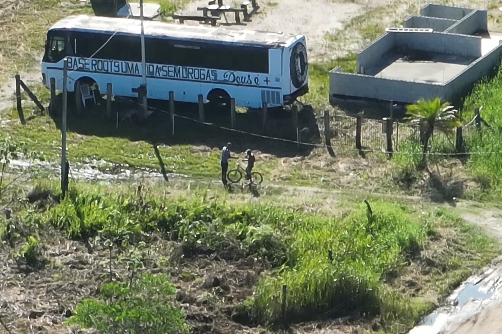 Olhos no céu: Com ajuda de drones, Polícia Civil estoura ponto de tráfico em Matinhos