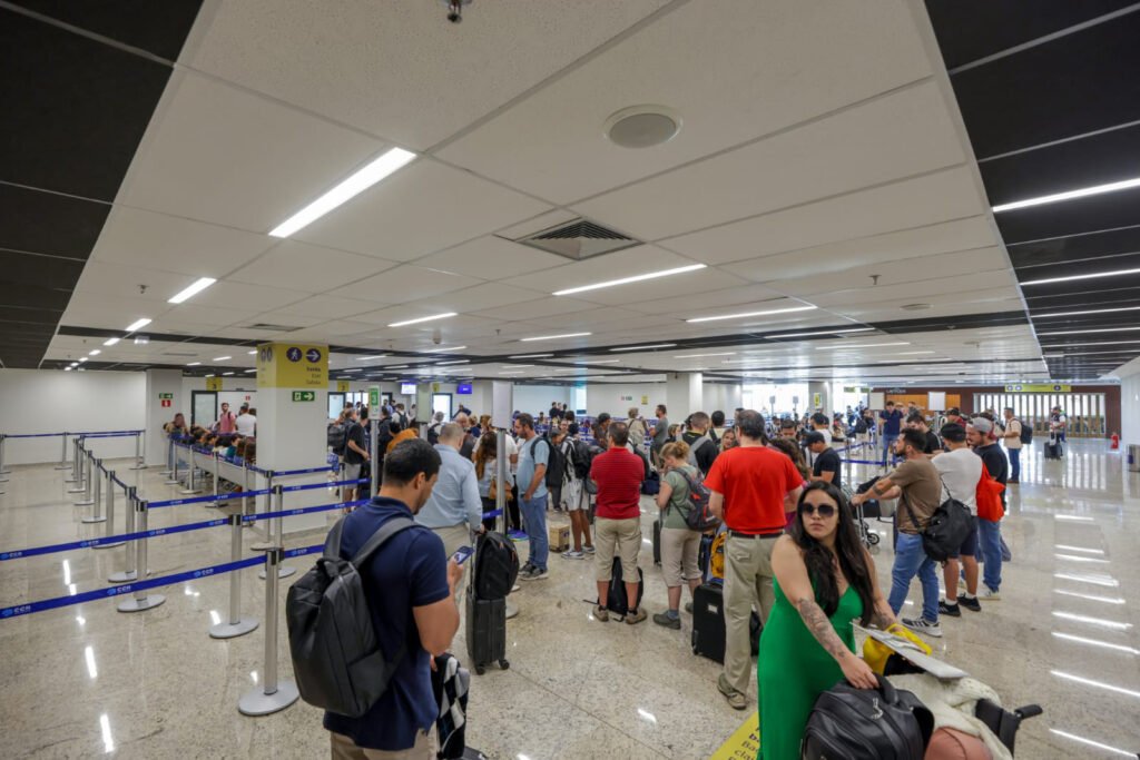 Destino Carnaval: movimento aéreo deve superar 2025 com voos extras e 93 mil pessoas só no Afonso Pena