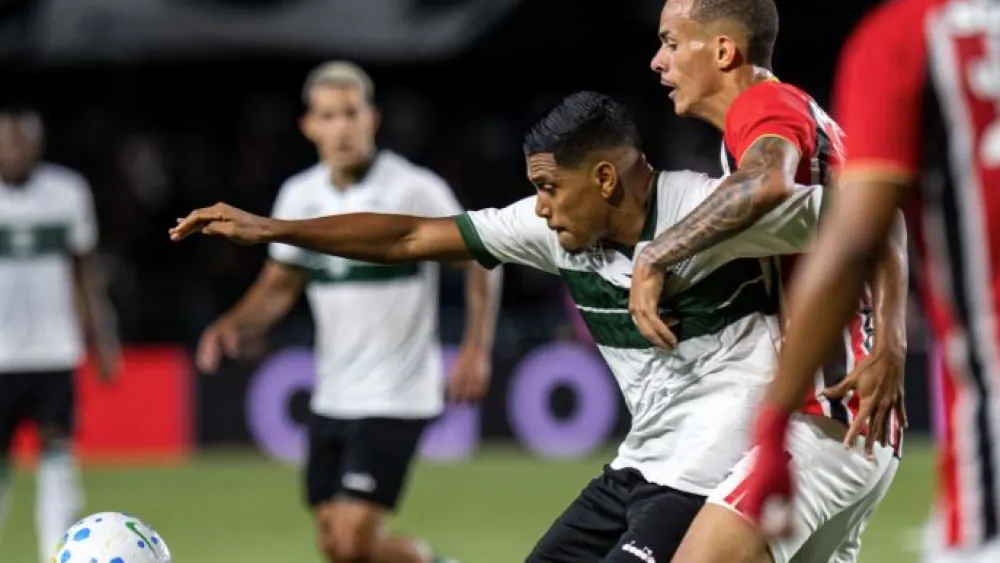 Noite amarga no Brasileirão: Coxa perde com pênalti polêmico e Furacão não consegue a virada com dois a mais