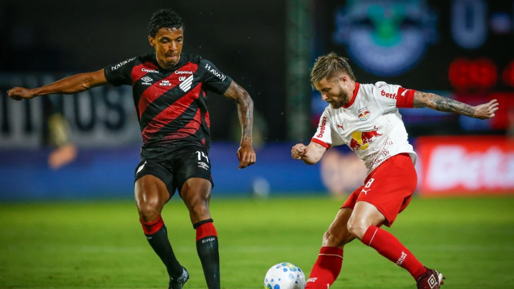 Noite amarga no Brasileirão: Coxa perde com pênalti polêmico e Furacão não consegue a virada com dois a mais