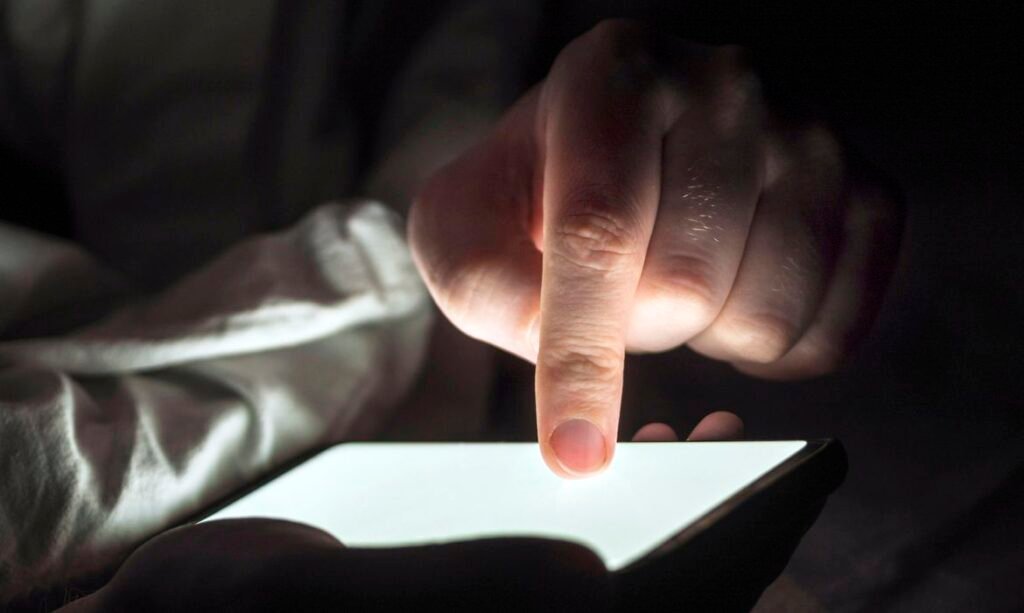 Alerta Deepfake: Conteúdos falsos criados com IA triplicam no Brasil e viram arma política