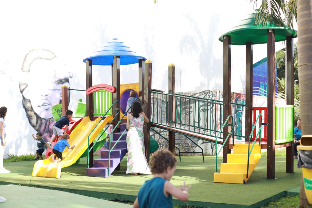 Domingo de festa: Feira do Teatro de Cascavel celebra 8 anos com rock, folclore e exposição de carros antigos