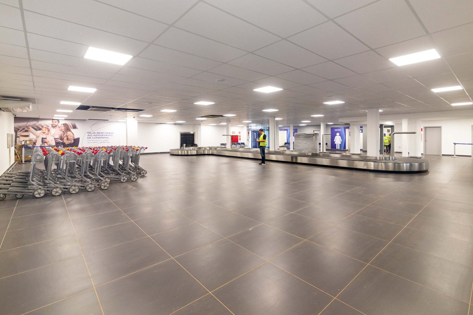 Escala frustrada: PF intercepta trio com malas cheias de anabolizantes e eletrônicos no Aeroporto de Londrina