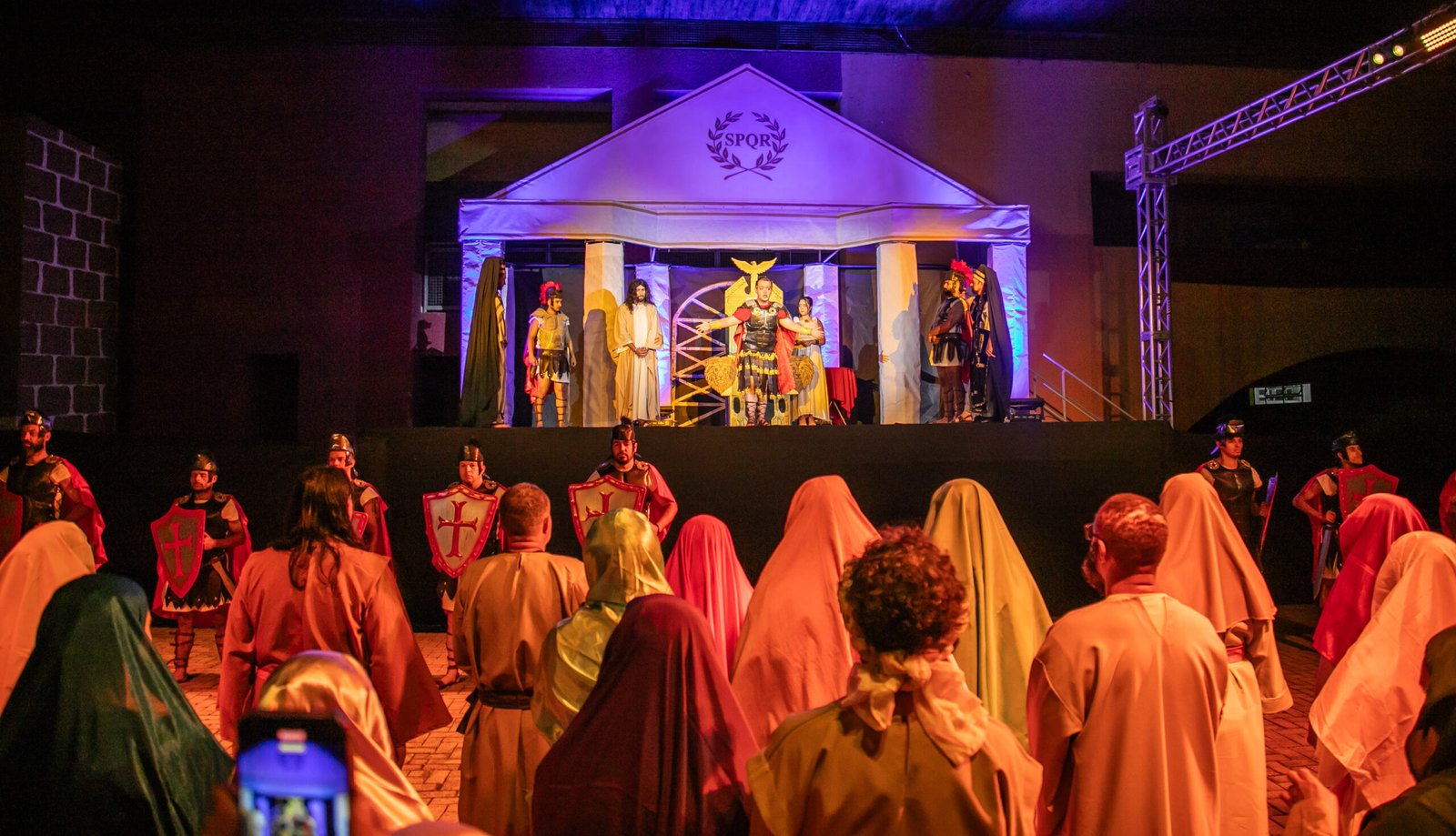 Paixão de Cristo, ExpoLondrina e gastronomia embalam o turismo paranaense neste mês