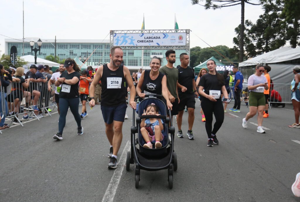 Mais de 6 mil pessoas correm no Centro Cívico na abertura do Circuito Curitiba 2026
