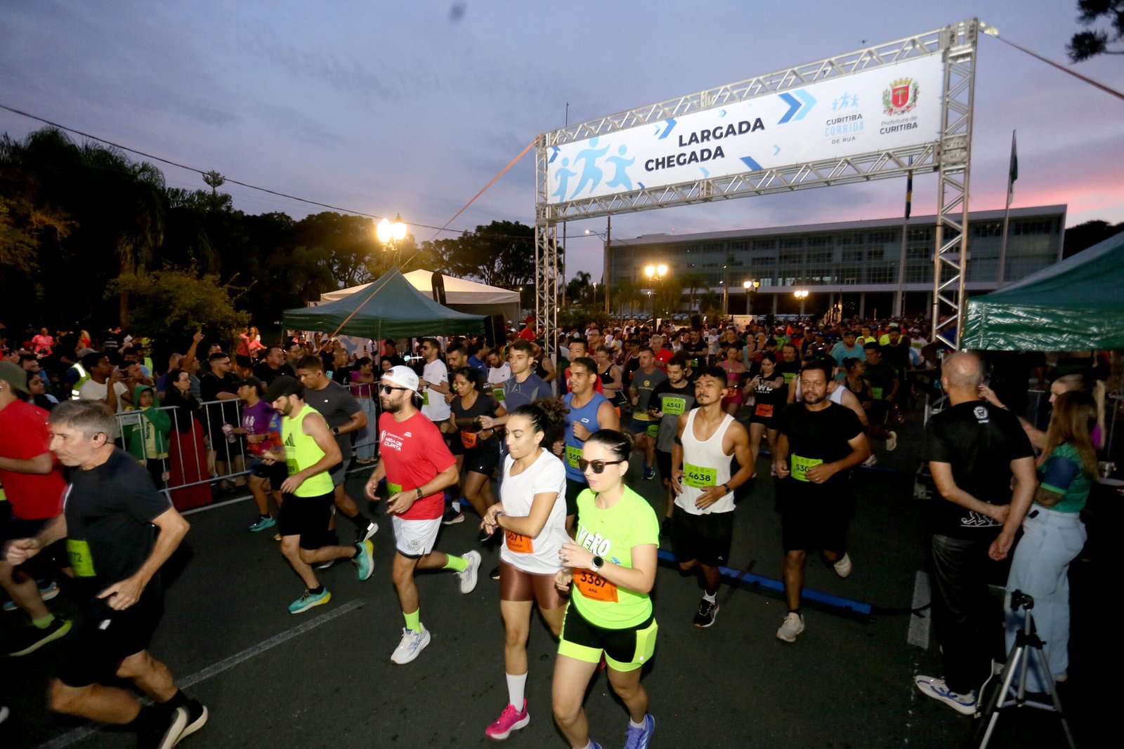 Mais de 6 mil pessoas correm no Centro Cívico na abertura do Circuito Curitiba 2026