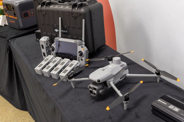 Polícia Federal recebe doação de drones e kits de selva para combater o crime na fronteira do Paraná