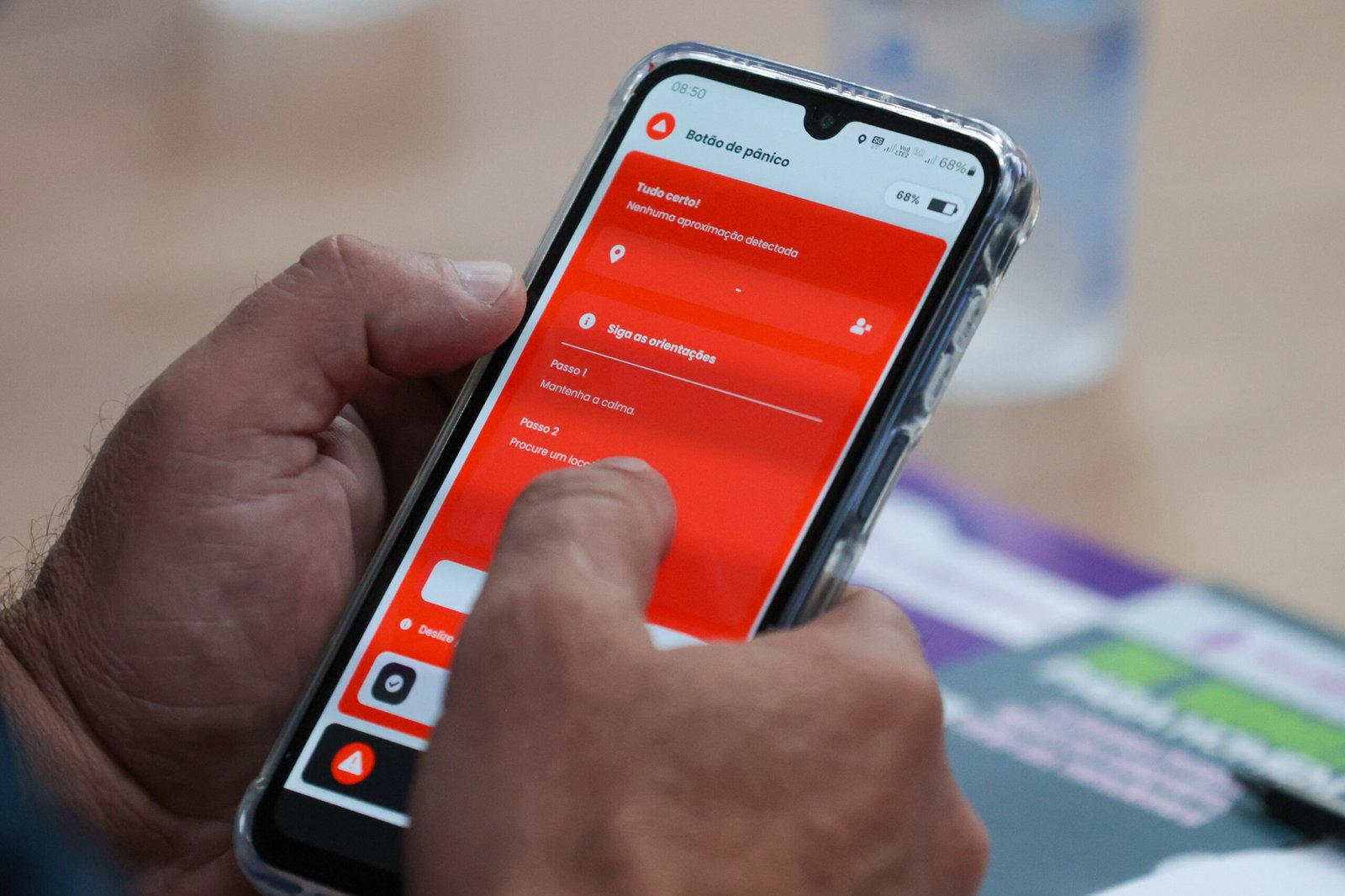 Paraná amplia proteção à mulher com aplicativo de socorro rápido e monitoramento eletrônico