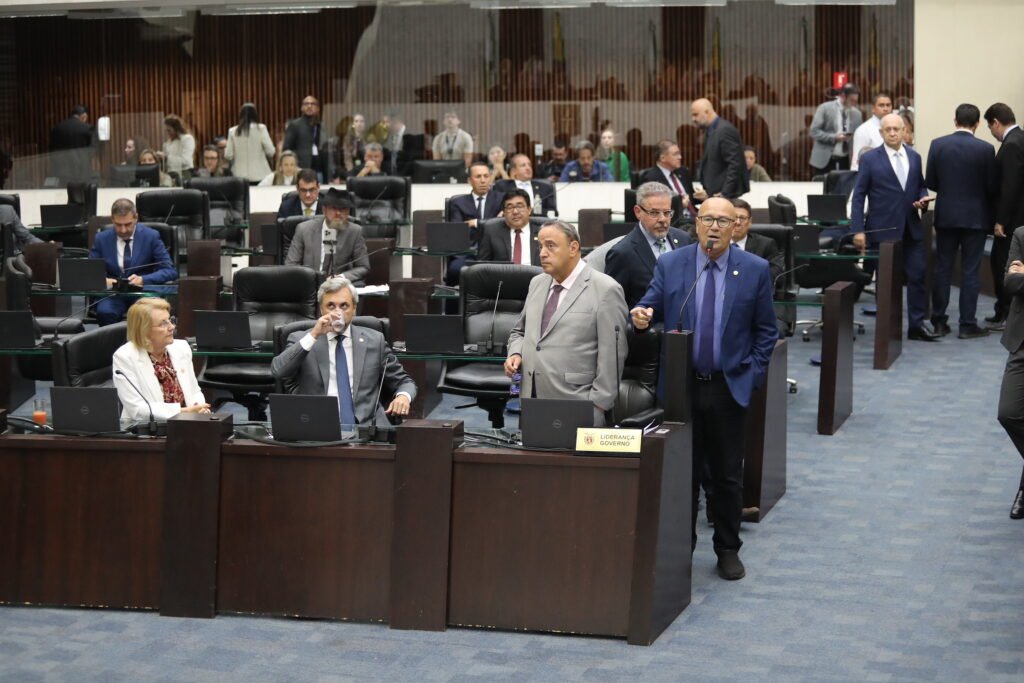 Proteção à mulher, autismo e taxas de shows: o que os deputados votam na Alep nesta segunda (16)