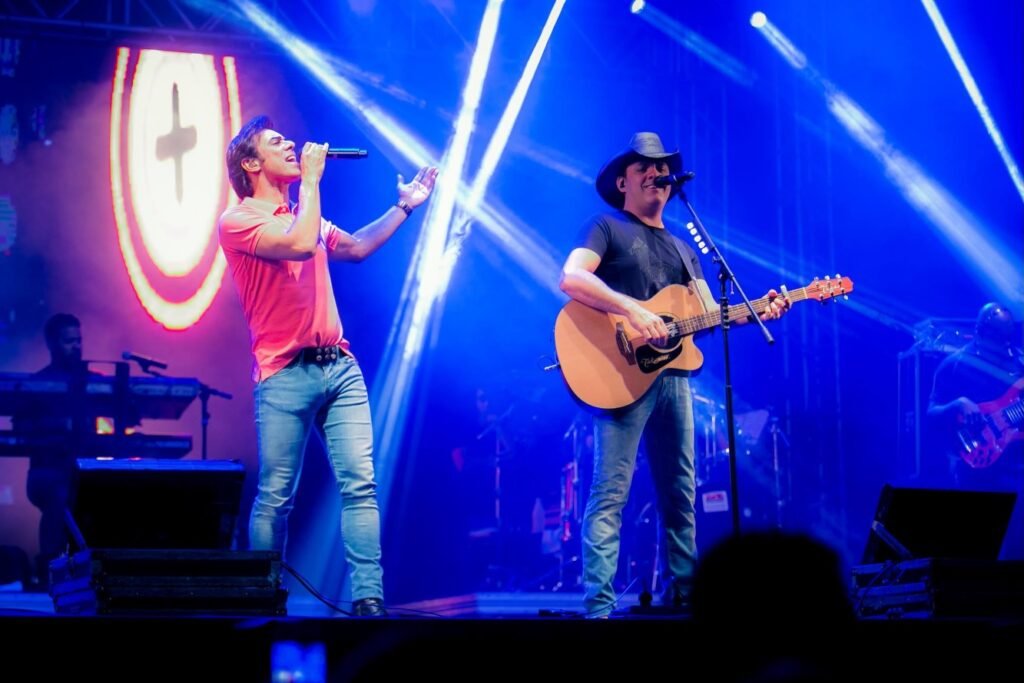 Aniversário de Curitiba: capital faz 333 anos com mega show sertanejo na Rua XV