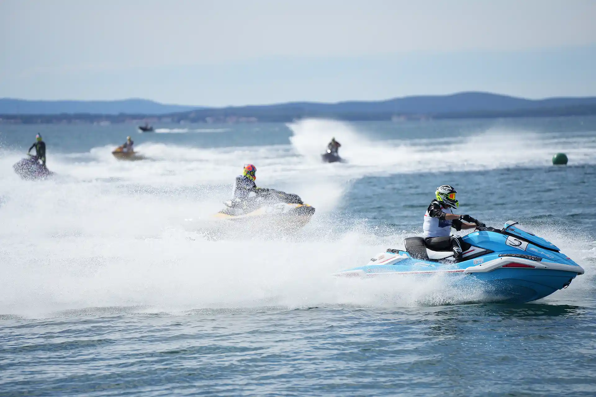 Campeonato brasileiro de jet ski traz manobras e velocidade para Pontal do Sul