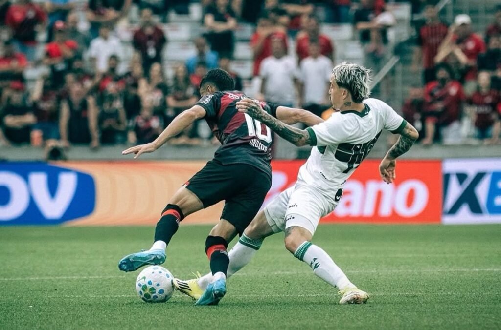 Athletico vence o clássico 400, quebra jejum de três anos e ultrapassa o Coritiba no Brasileirão