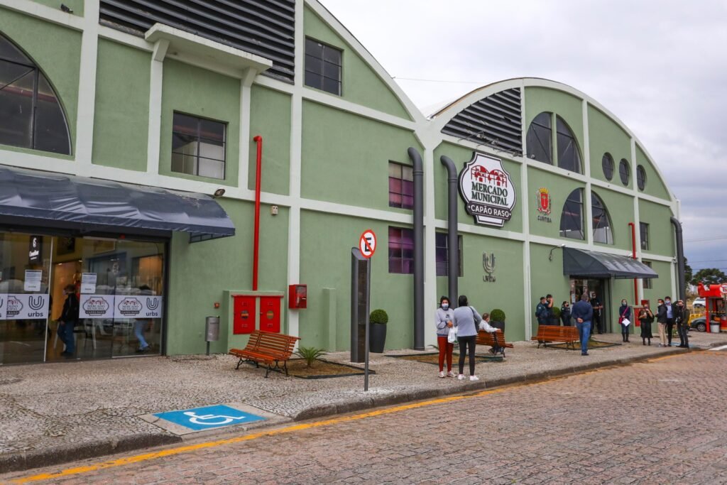Mercado Municipal Capão Raso celebra Curitiba com a maior carne de onça do mundo