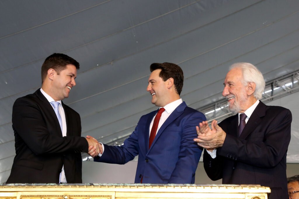 Ratinho Junior descarta Senado, mira o Planalto e ameaça dividir votos com Flávio Bolsonaro