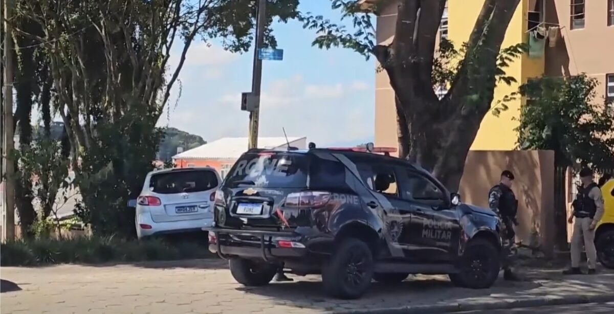 PMPR resgata mãe e filhos sequestrados e prende reincidente em roubo de veículos