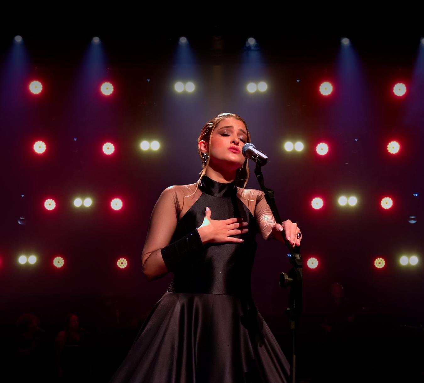 Tributo a Adele com orquestra ao vivo chega ao Teatro Guaíra neste domingo