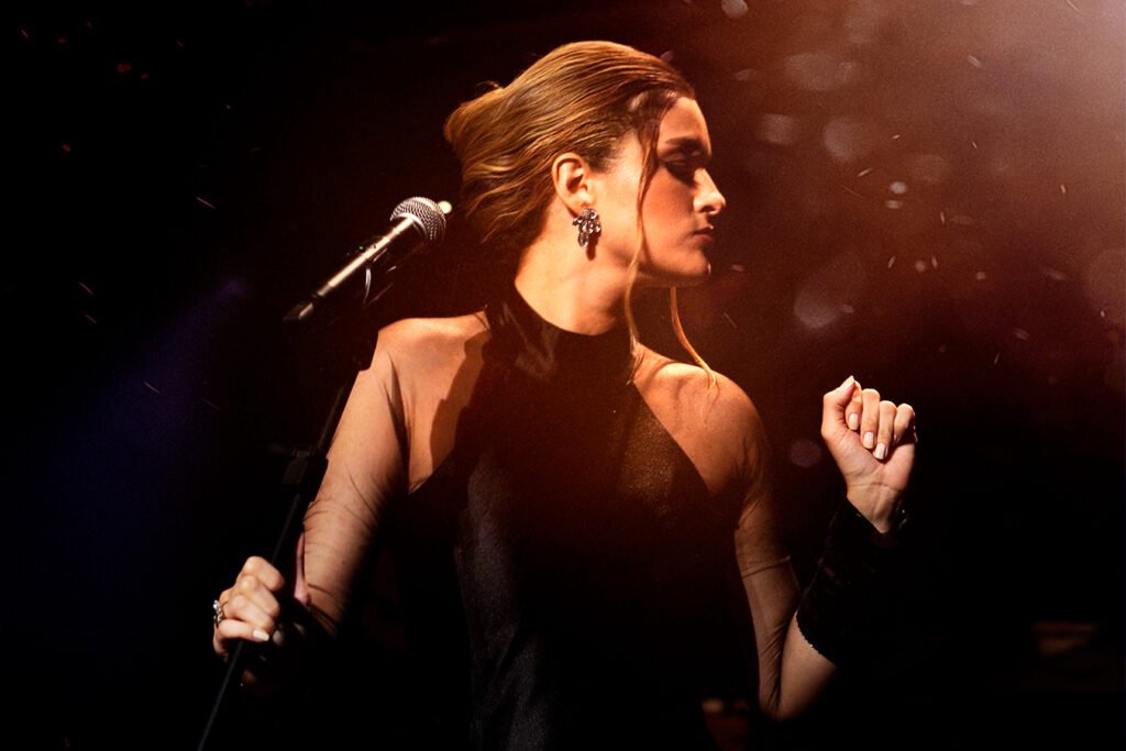 Tributo a Adele com orquestra ao vivo chega ao Teatro Guaíra neste domingo